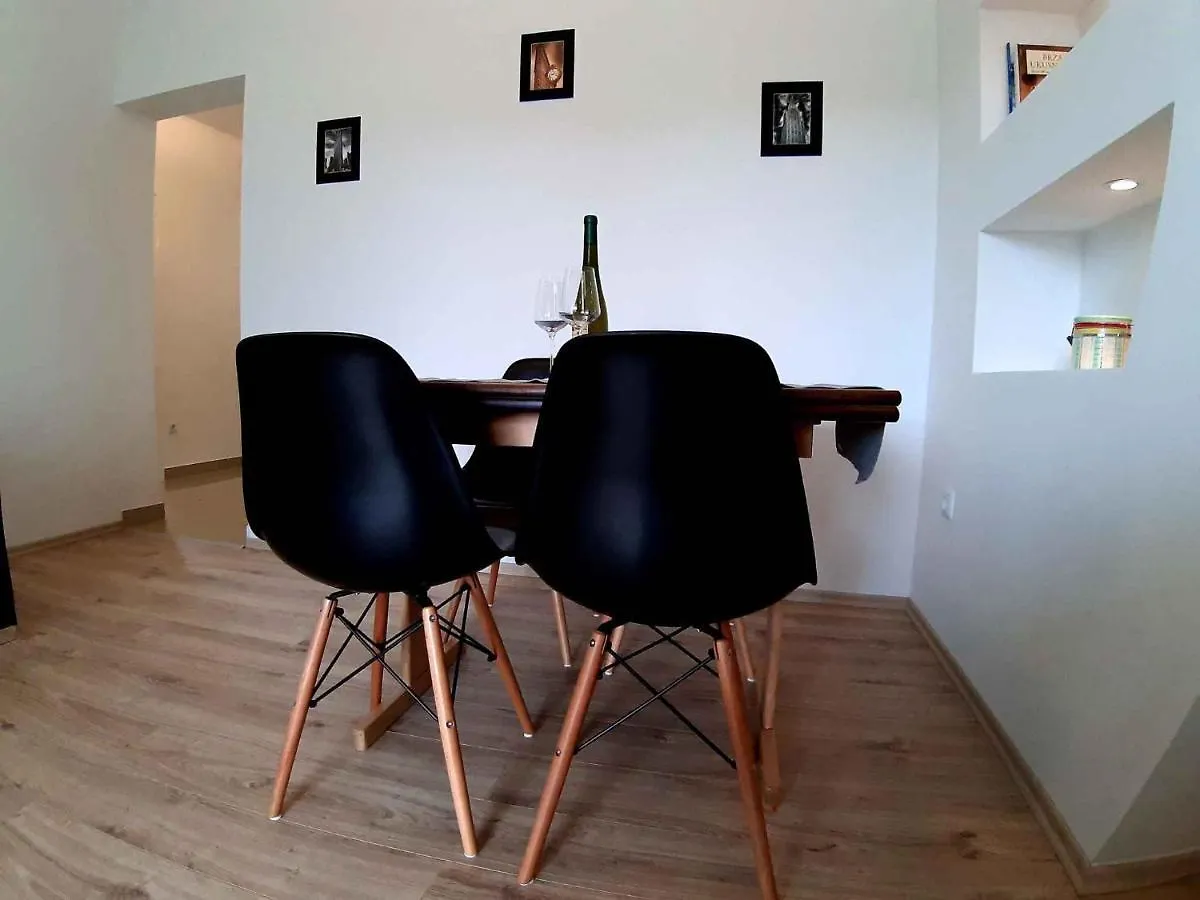 Apartment In Supetarska Draga 35929 Croatia