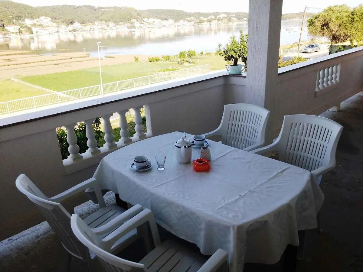 Apartment In Supetarska Draga 35929