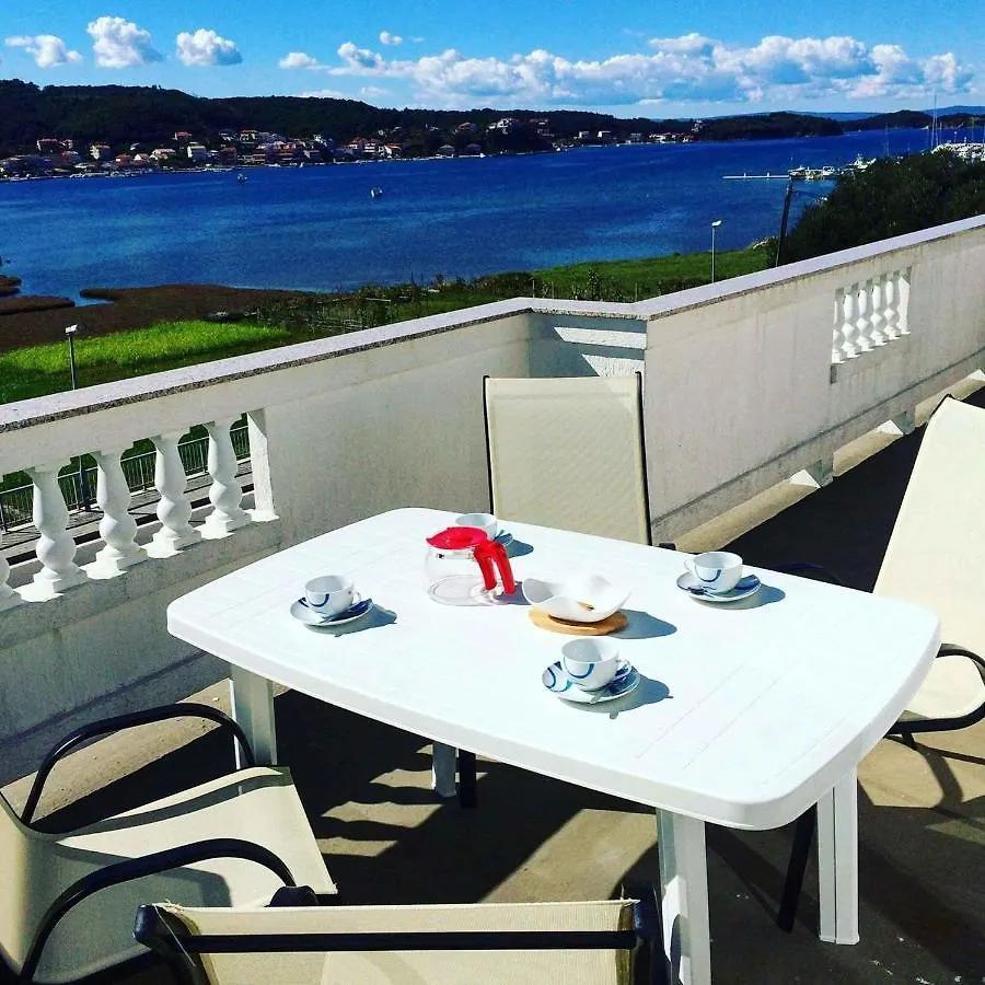 Apartment In Supetarska Draga 35929