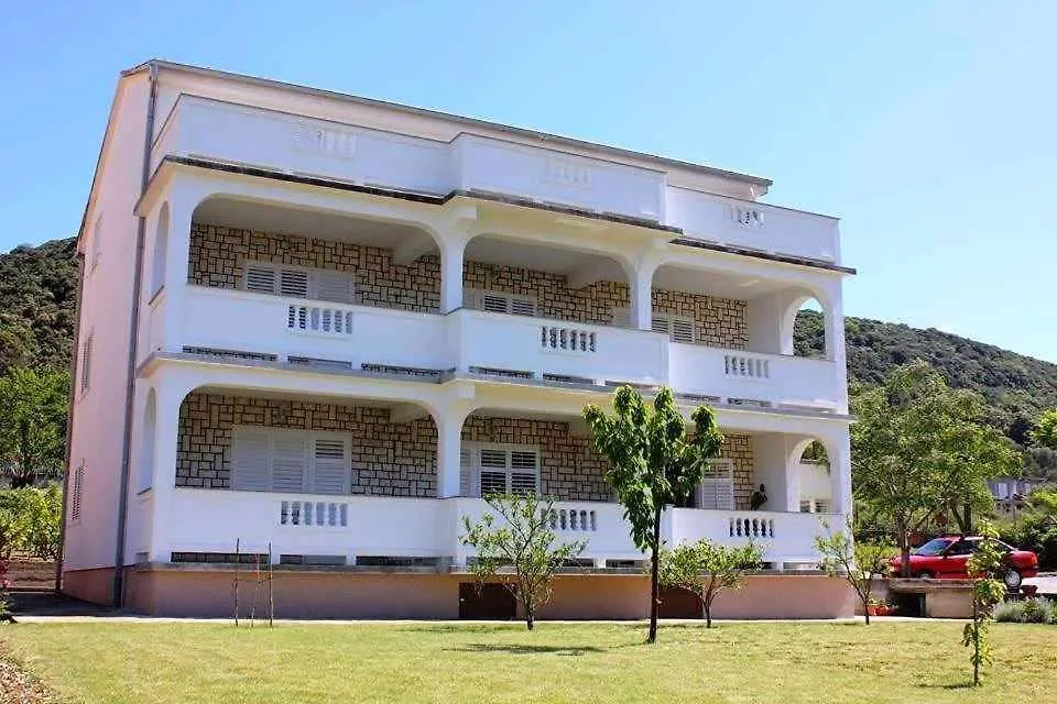Apartment In Supetarska Draga 35929 Хорватия